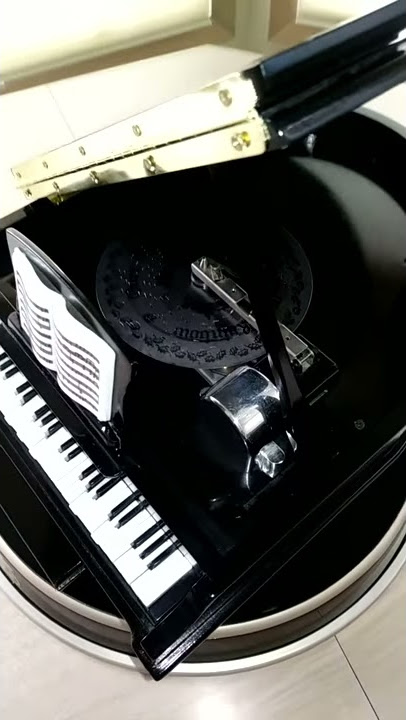 Mr. Christmas Piano Symphonique Music Box
