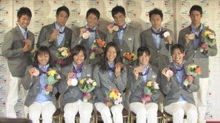入江選手４年後に意欲 競泳メダリストが帰国