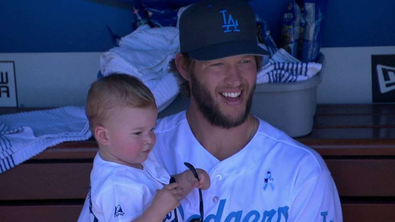 MIL@LAD: Kershaw spends Father's Day with daughter 