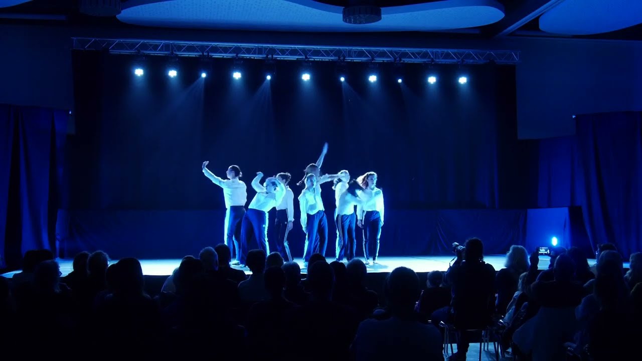 "PLAY WITH HER"  de Guillaume Zimmermann-mai 2023  - www.compagnie-emotions.fr