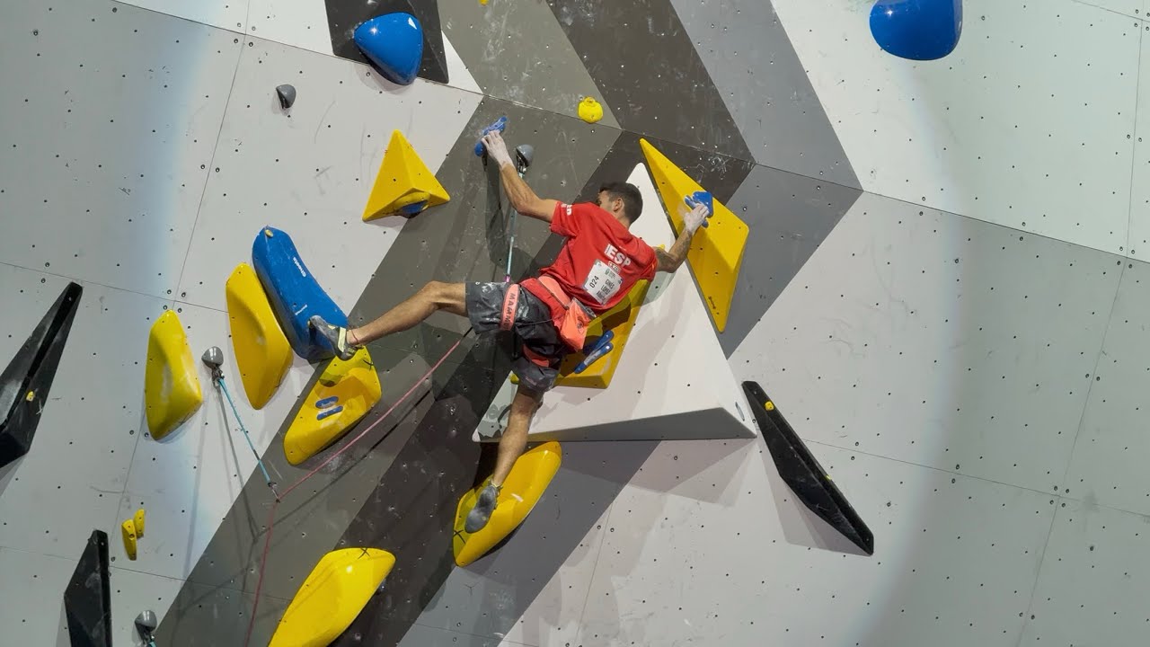 Alberto Ginés López Climbs In The IFSC Climbing World Championships Seoul 2025 Lead Finals 