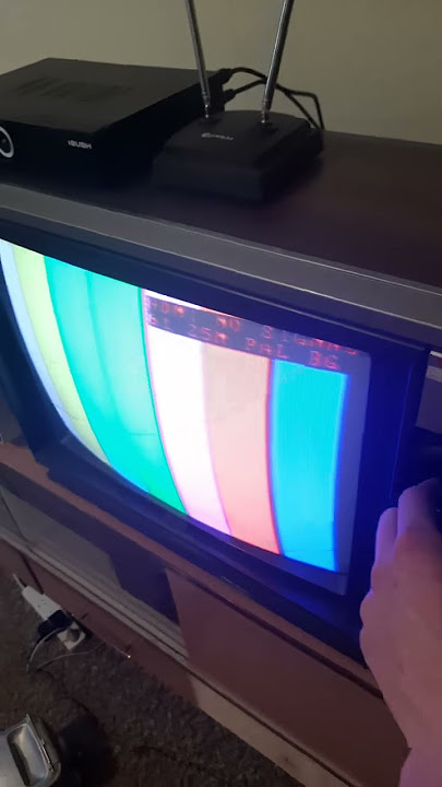 Gaming on a Retro 80s CRT TV #retrogaming