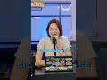 LE QUIERE DAR COLAGENO A MANUELA