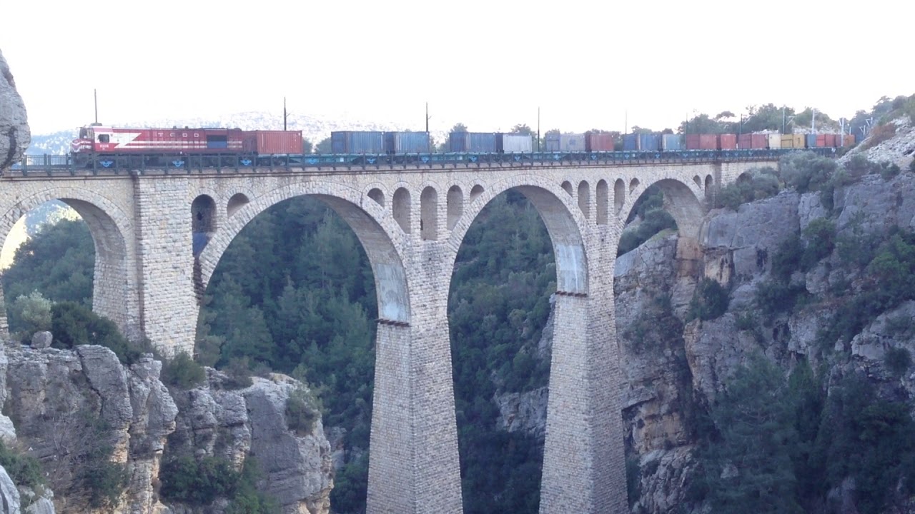 TCDD VARDA KÖPRÜSÜNDEN GEÇEN YÜK TRENİ