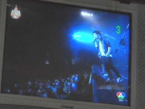 ไม่มีตรงกลาง@7สีคอนเสิร์ต.MP4