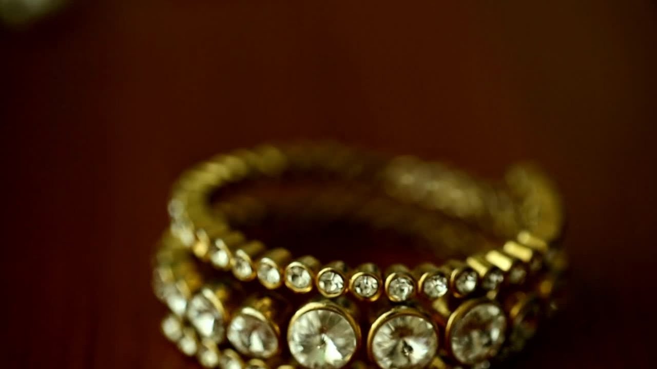 December Charm Bracelet Ideas: Styling Tips for the Season