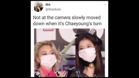The camera moved down at chaeyoung