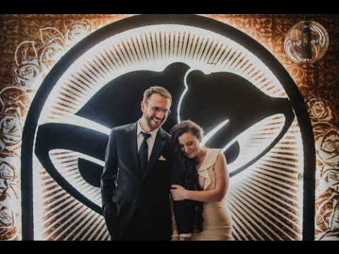 Couple gets married at Taco Bell