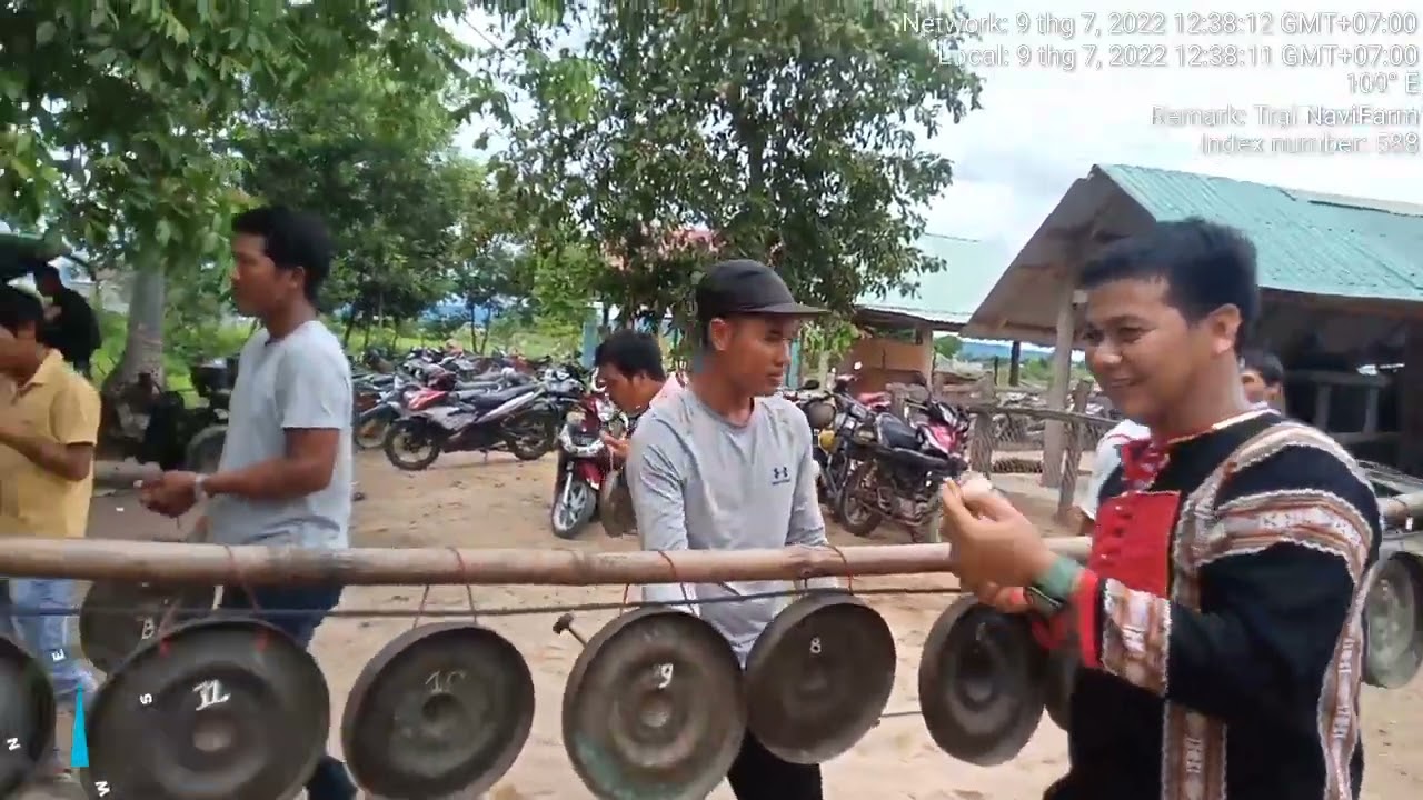 Nham Ksor. Ăn nhà mả người dân tộc JRai xã Ia Hiao, Phú Thiện