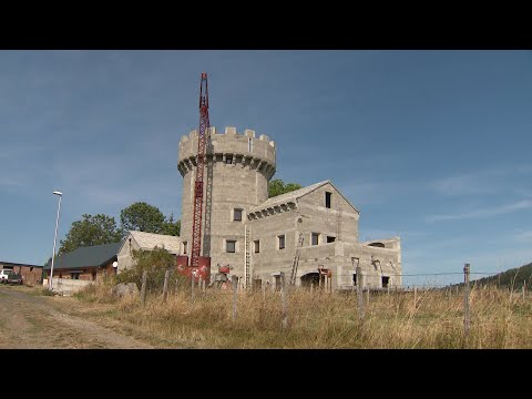 Vidéo: Maison moderne inspirée des châteaux médiévaux