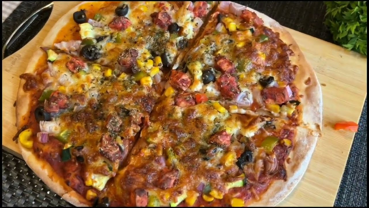 Homemade yummy and spicy pizza🍕 | Italian pizza in Indian style