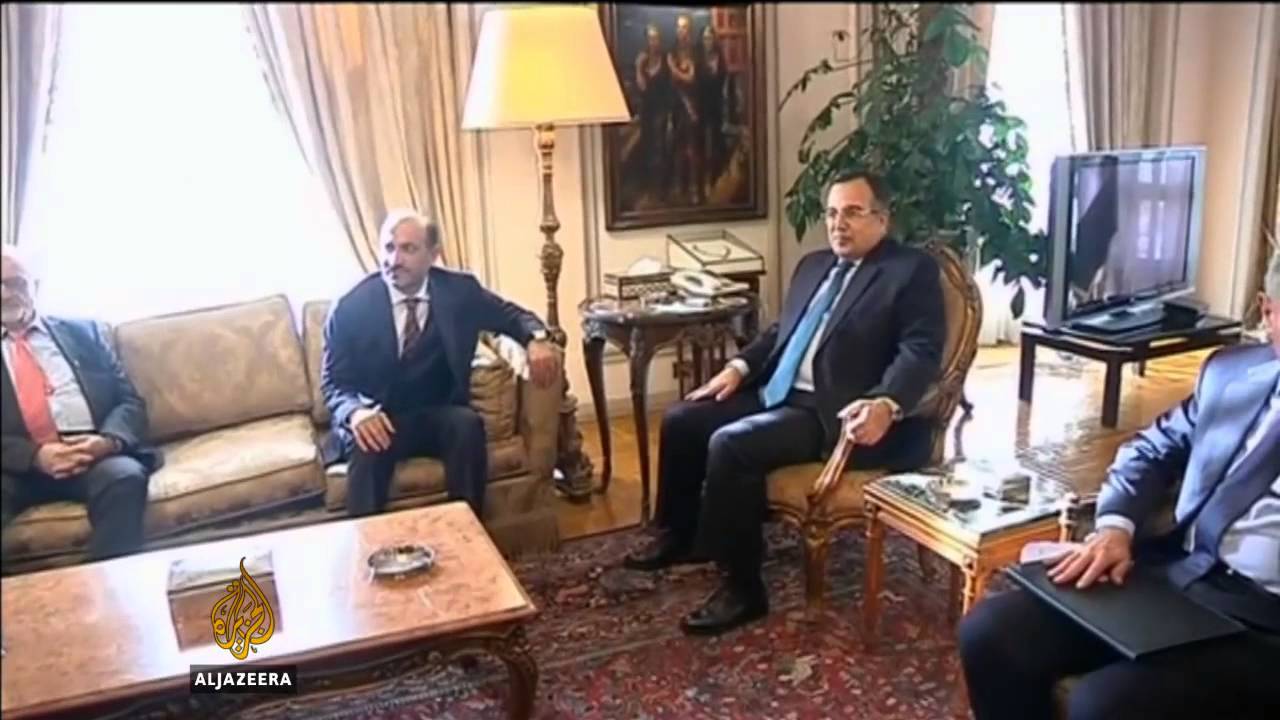 الهجمات على حمص تبطئ وصول المساعدات