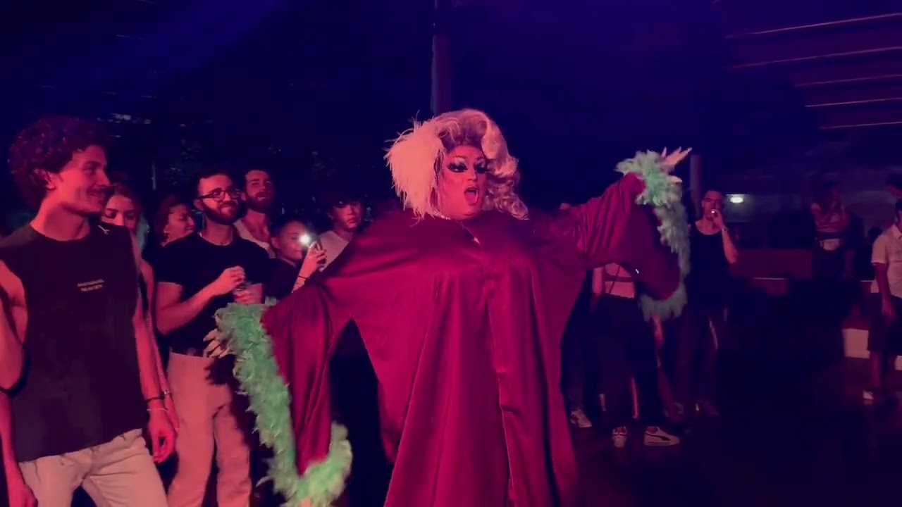 Big, blonde, beautiful - She Wulva