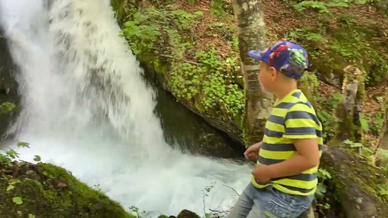 Aventurat e Shkëmbit-Syri i Kaltër -Vuthaj