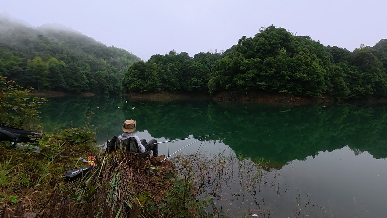 独自在深山水库垂钓露营两天两夜，享受自然宁静