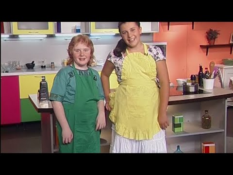 Оранжевый суп. Бутерброд с креветочным салатом. Тропический крюшон