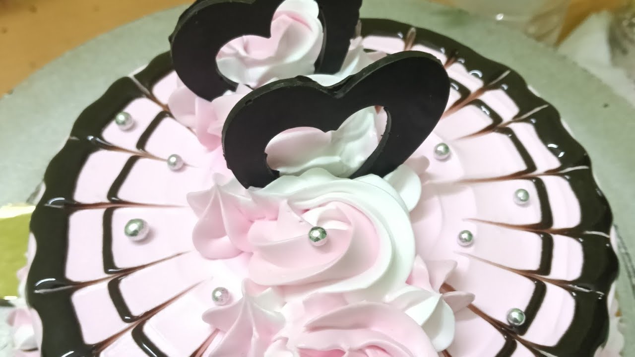 Cake decoration hub is live beautiful chocolate flavour cake design with heart decoration 💟❤️