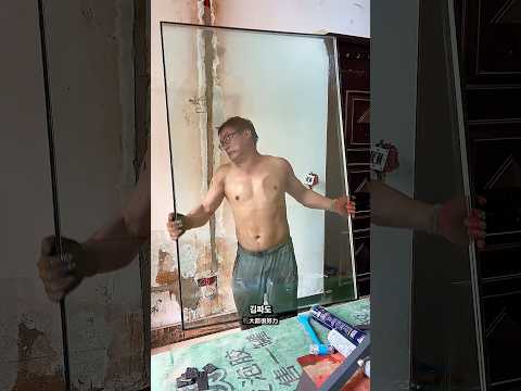 대형 유리 시공이 2인 1조가 기본인 이유 thumbnail