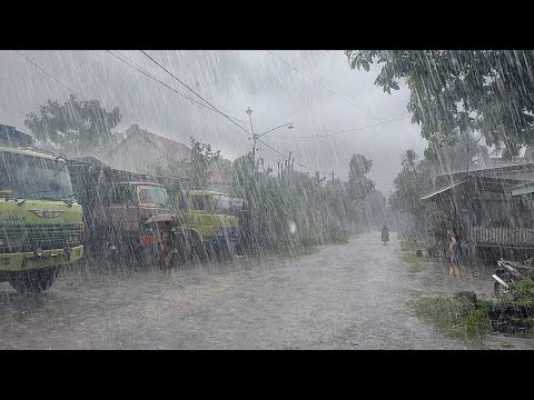 The biggest super crazy rainstorm in history in the village, destructive typhoon hit the village