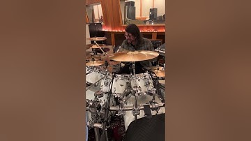 Charlie Benante- Dave Grohl plays my kit and a ittle bit of Nirvana 🩷 (scentless apprentice)