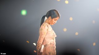 Celebrity 191124 아이유(IU) - 이름에게 직캠 (아이유 서울콘서트 Love, Poem 일요일 앵앵콜 직캠) IU - Dear Name Net Worth