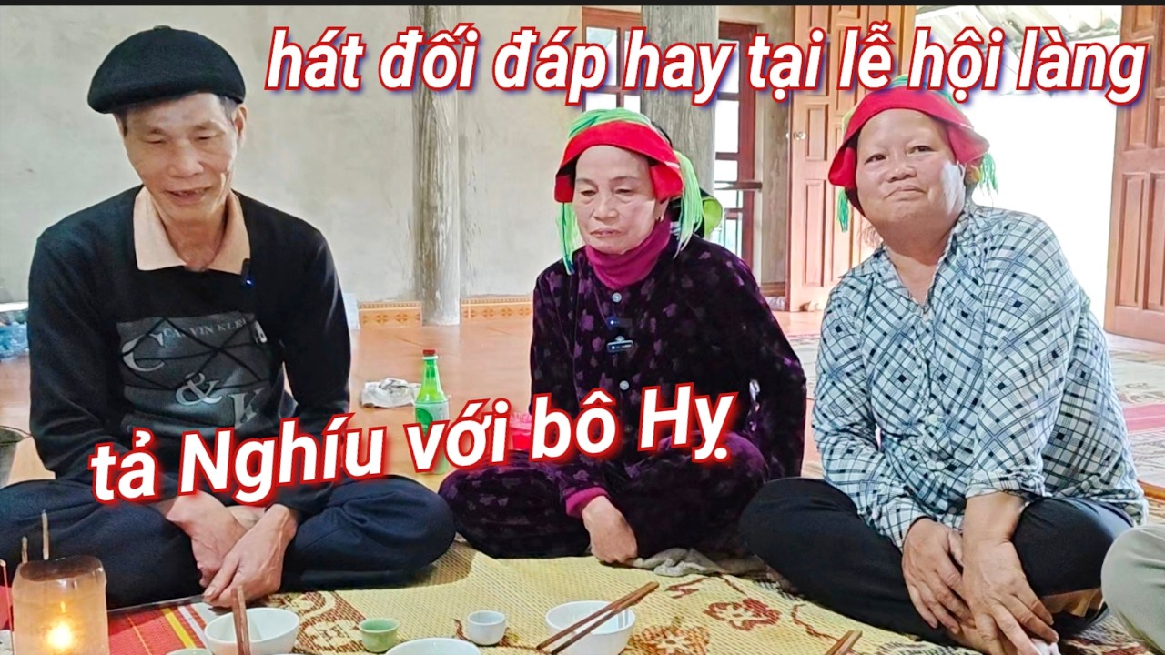 t1: Hát dao đối đáp hay ý nghĩa, tả Nghíu với bô Hỵ hát tại lễ hội cúng làng Ngần Hạ, xã Tân Quang.