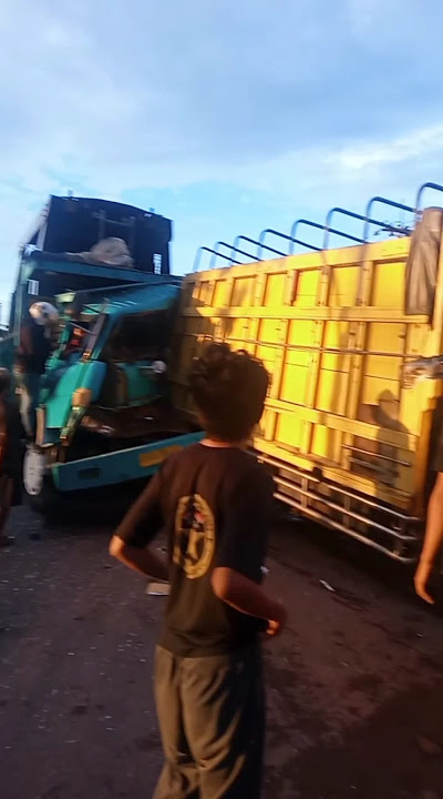 Tabrakan Truk Beruntun Dijln Gubernur Soebardjo Banjarmasin