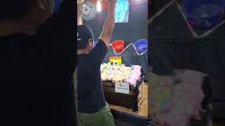Trik main game lempar bola kedalam ember pasar malam #shorts