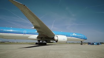 Klm Royal Adding Orange for a touch of Dutch 2017
