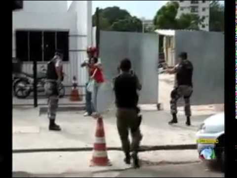 Assaltante faz jovem de refém e é Morto - (Belém - Pará) 17 12 09.flv