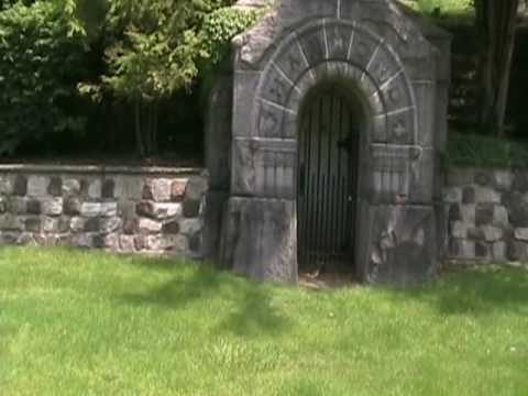 Strolling Through Elmwood Cemetery Strolling Through Elmwood Cemetery