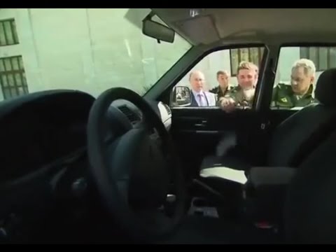 Генерал оторвал ручку двери у УАЗ PATRIOT, показывая его Путину