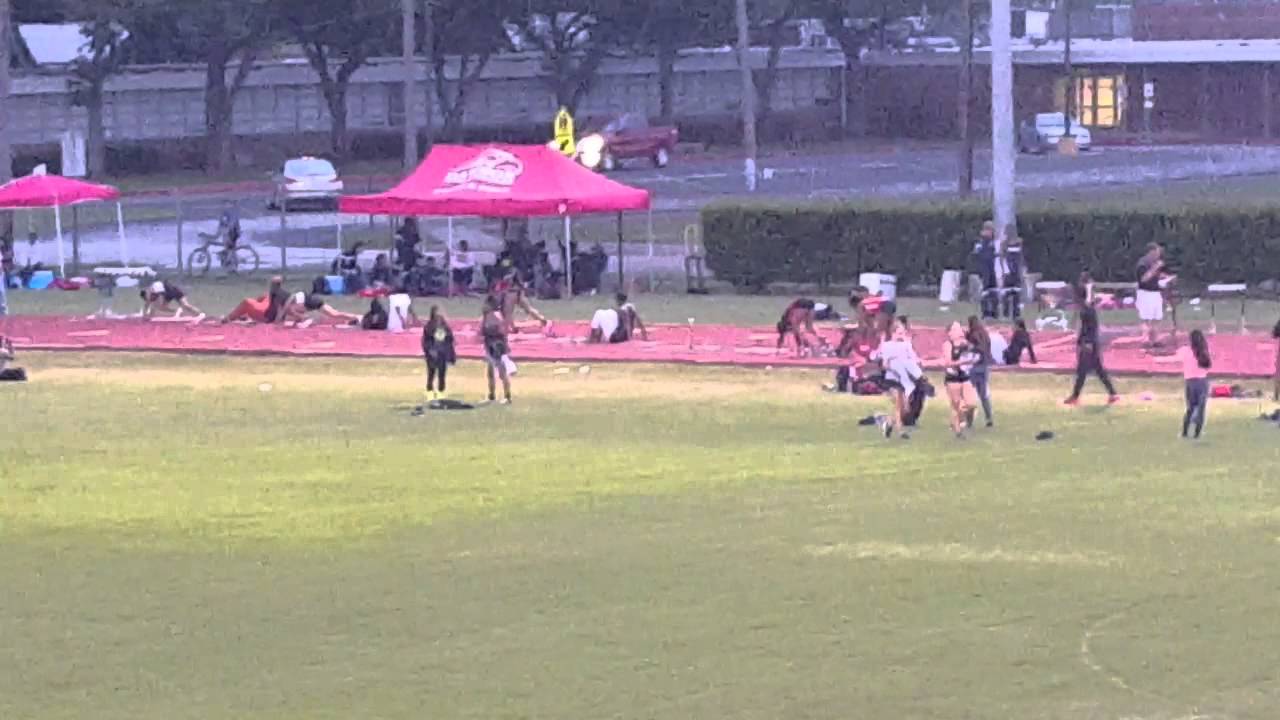 Camille Singleton 200m 25.09