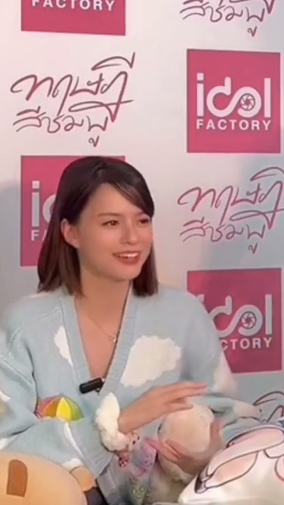 Becky is indeed beautiful p'Freen admits that 😋 look at the reaction on p'Freen's face 😛