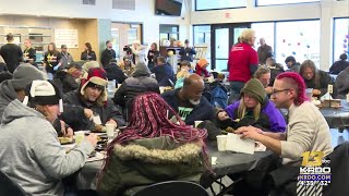 Download lagu Springs Rescue Mission hosts annual banquet for the unhoused and hungry