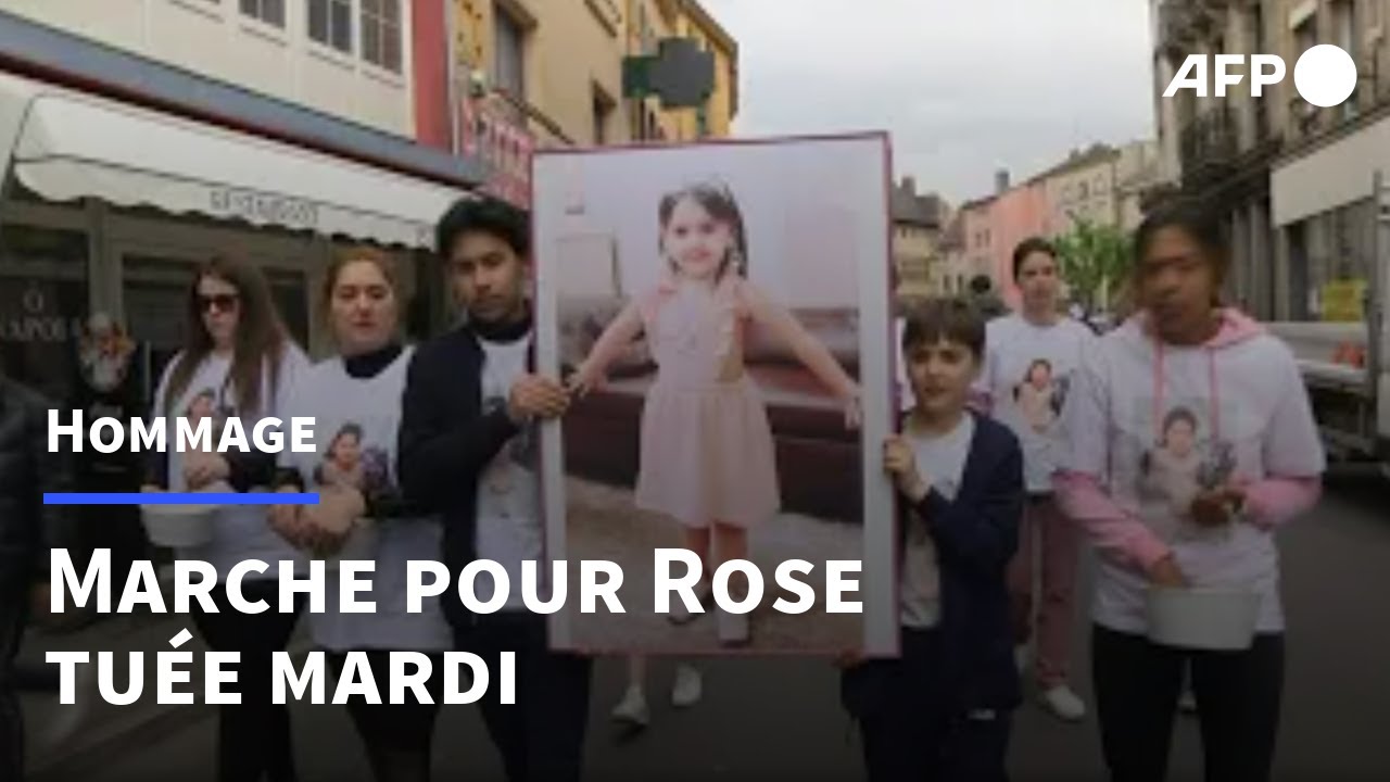 Des centaines de personnes rendent hommage à Rose, tuée mardi | AFP
