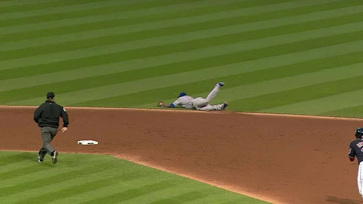 CHC@CLE: Russell makes a diving stop up the middle