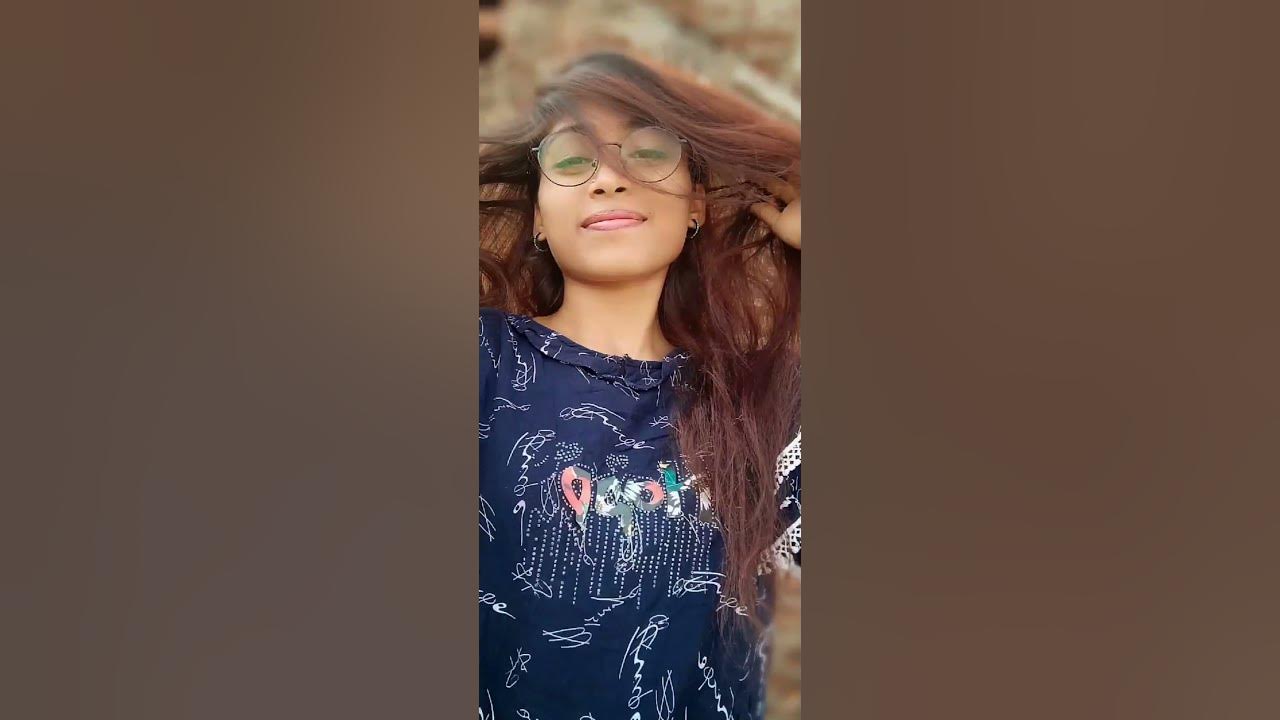 selfie-poses-for-girls-at-home-ll-selfiee-pose-viral-selfieposes