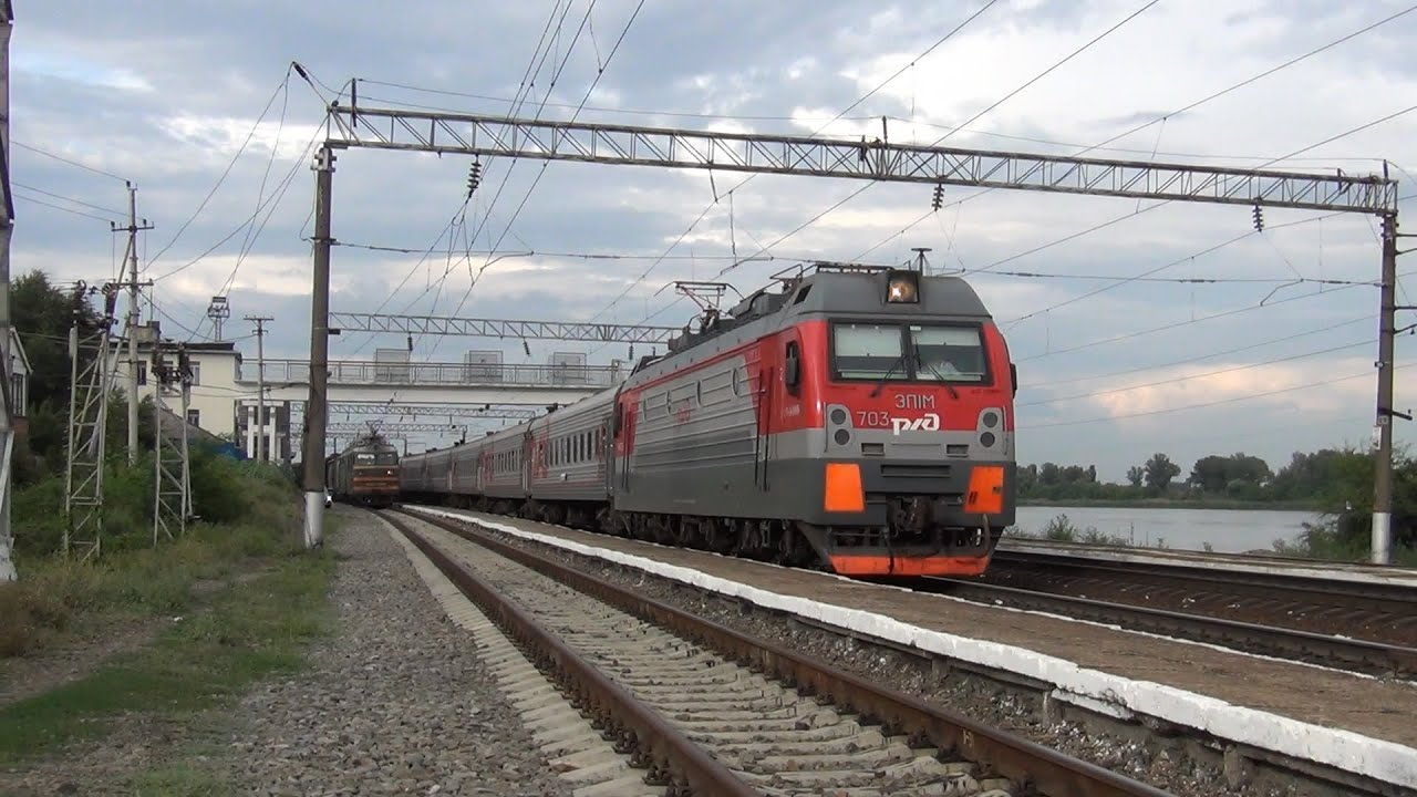 Электровоз ЭП1М-703 с поездом №198 Иркутск — Кисловодск