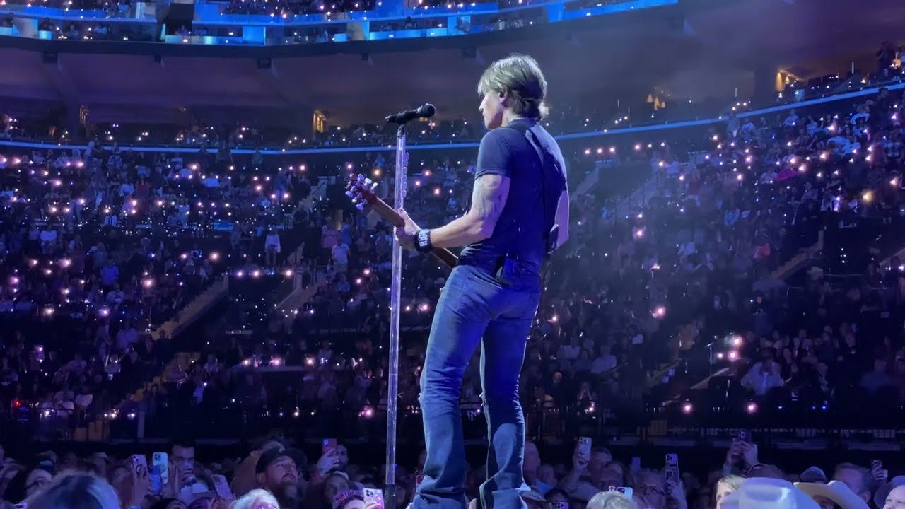 Keith Urban - return to main stage, Blue Ain't Your Color - 07/26/2025