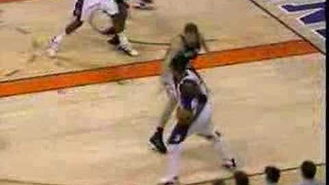 Quentin Richardson - scores 2 points by a pass