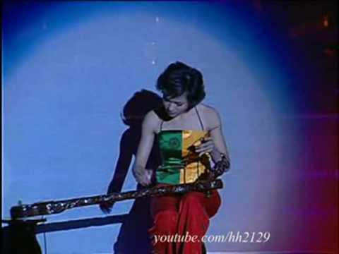 Tonton 12 Girls Band - Liu San Jie 劉三姐 - 女子十二樂坊 di YouTube