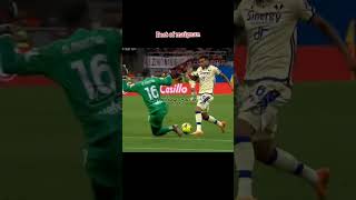 Maignan 🤯 #acmilan #short #shorts #shortvideo #shortsvideo #football #footballshorts #sepakbola