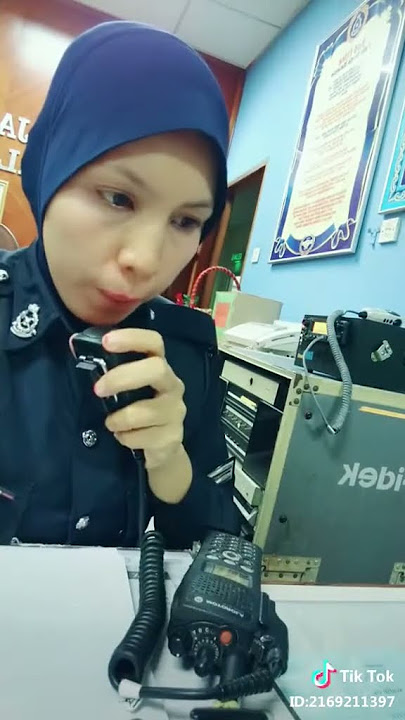 Hahaha MEMANG LUCU cuba dengar ape polis ni cakap 😂😂😂