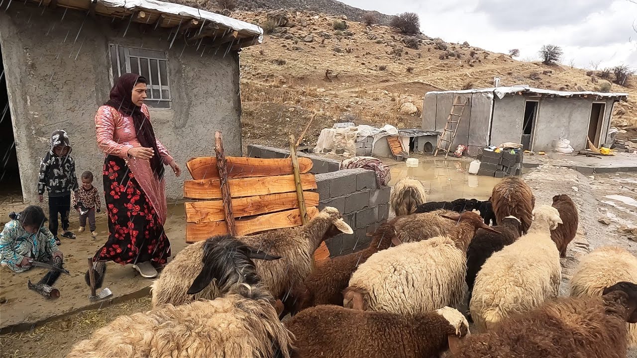 Сметая Заботы: Одна Мать Заботится о Своей Ферме в Дождливый День