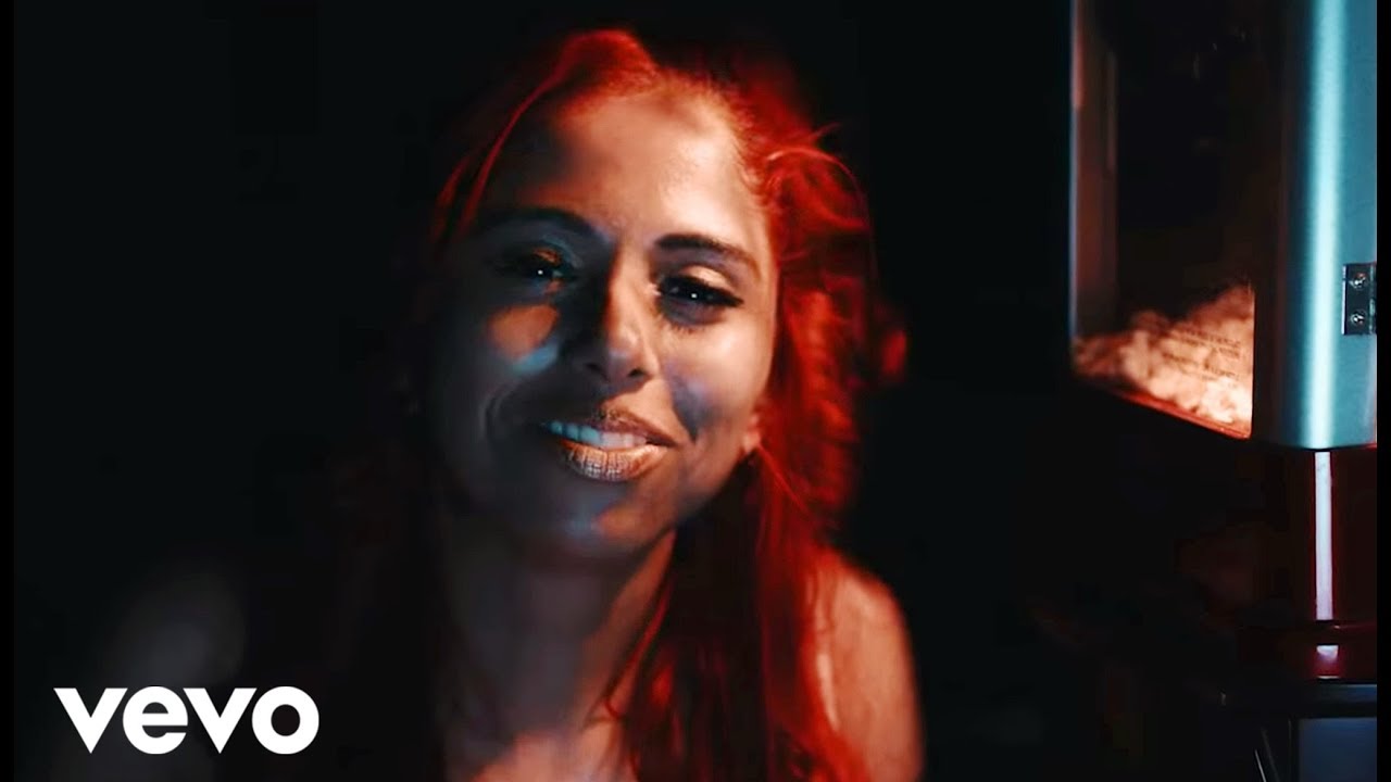 Assista a Shenna - Conversation (Official Video) no YouTube Assista a Shenna - Conversation (Official Video) no YouTube