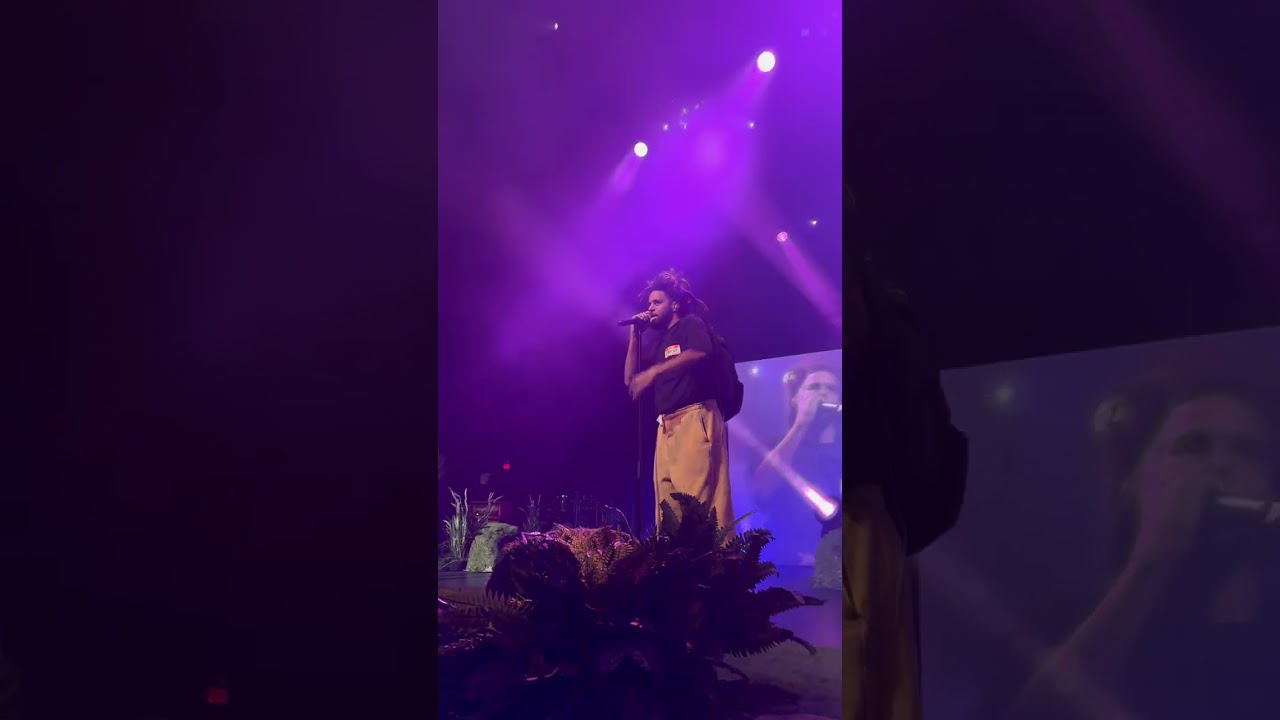 "Pretty Little Fears" 6lack ft J Cole Live in Los Angeles