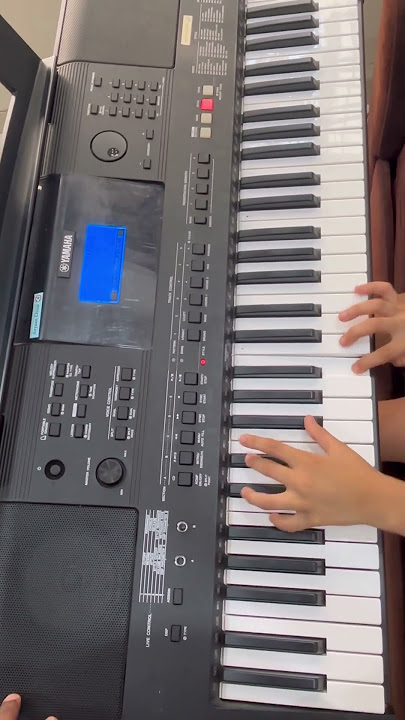 What Makes a Beautiful- One Direction        Played on Keyboard 🎹