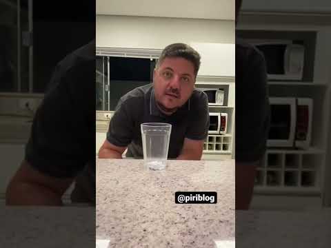 É UM COPO