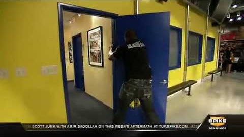 Quinton Rampage Jackson vs DOOR! Page goes CRAZY!!!